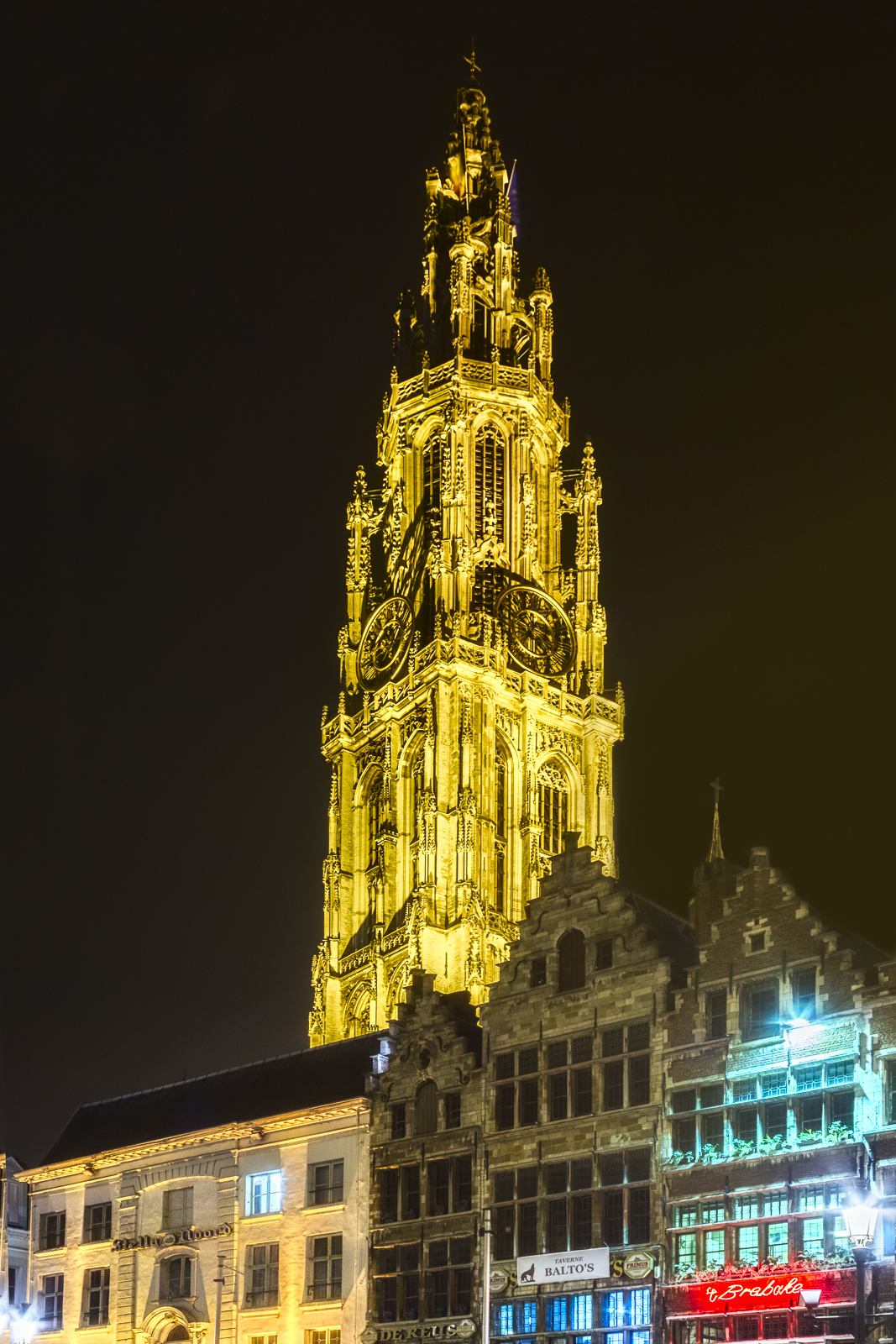 De Tijd Vliegt Klok Van Onze Lieve Vrouwekathedraal In Antwerpen Tikt